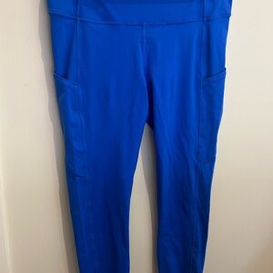 Blue Women's LuLuLemon Wunder pant with pockets.